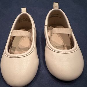 Beautiful crème Baby Gap toddler shoes, worn only once!